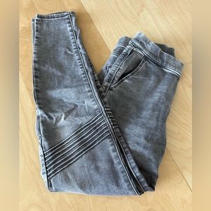 Gray Levi’s Moto Jegging
